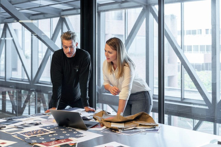 Gesprächssituation im Büro